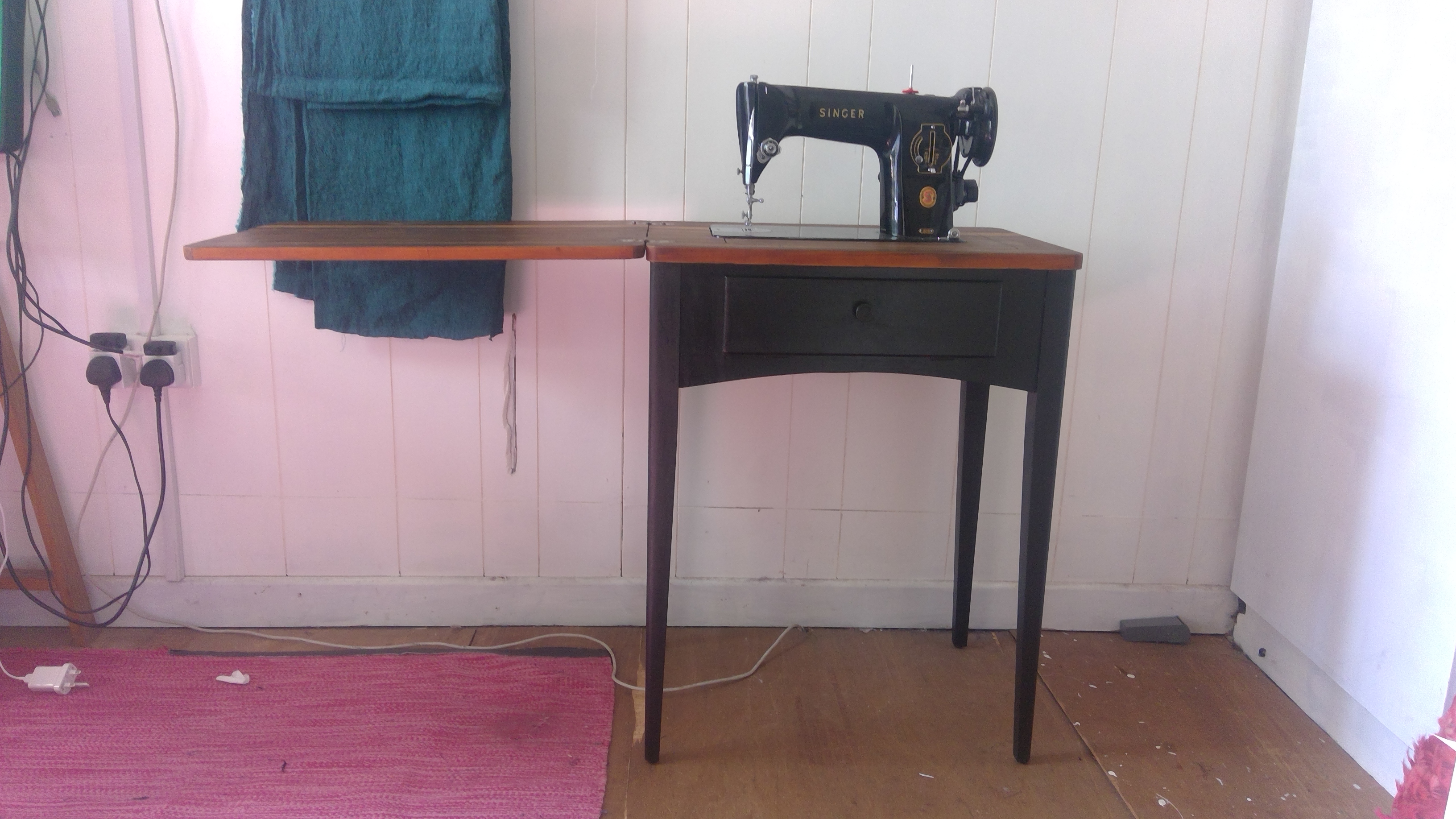 Singer table – before and after